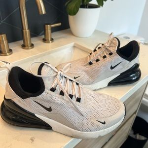 Nike shoes gently used. Can be cleaned.